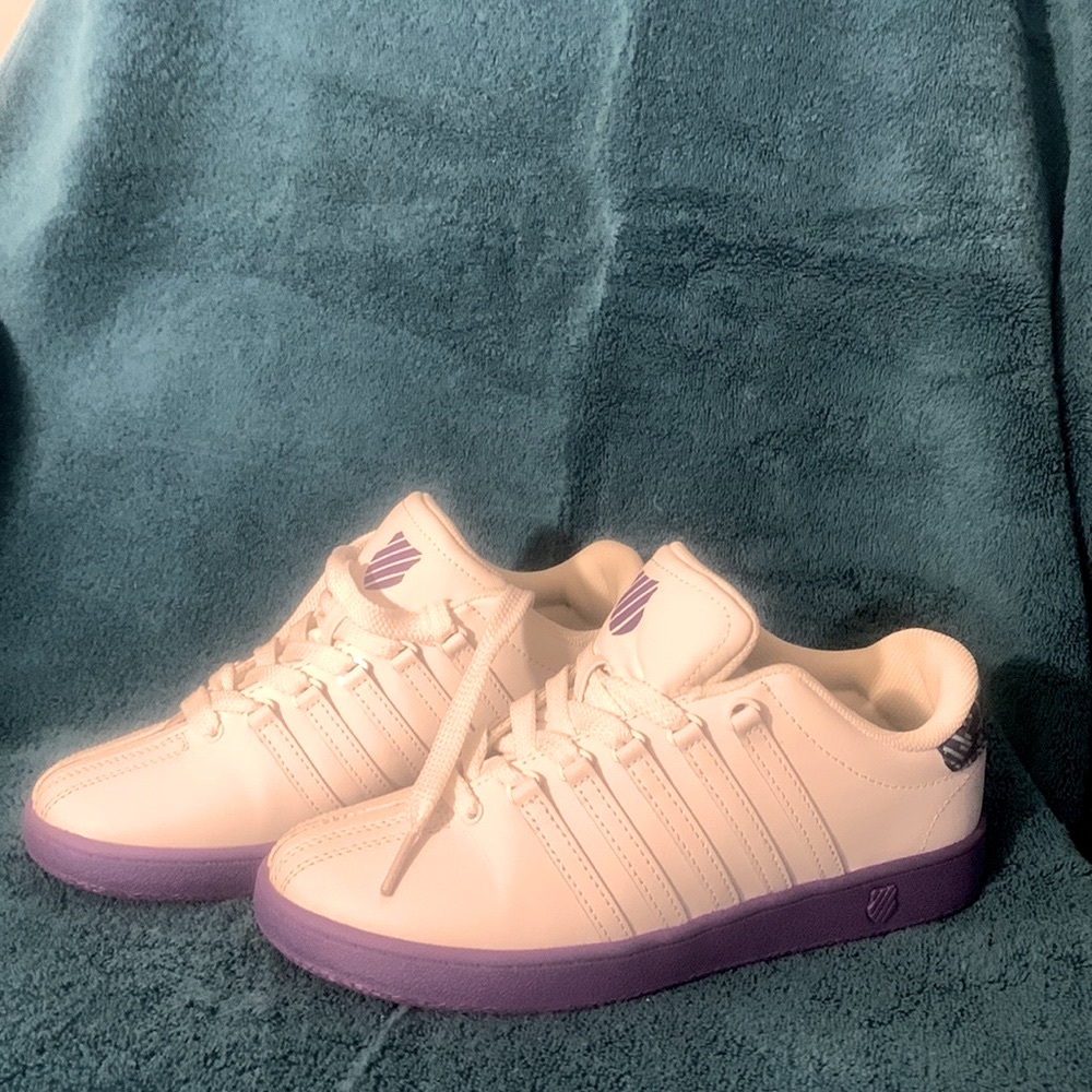 K-Swiss tennis shoes